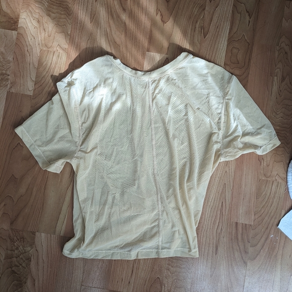 Lululemon Lightweight Mesh Reversible Yoga T-Shirt - Picture 7 of 8